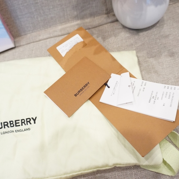 Burberry Lola colorbloack quilted chain bag - Picture 8 of 15